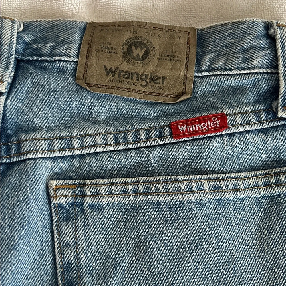 Wrangler jeans Fabulous Customized Goldfish Denim Cutoff Shorts - Picture 8 of 10